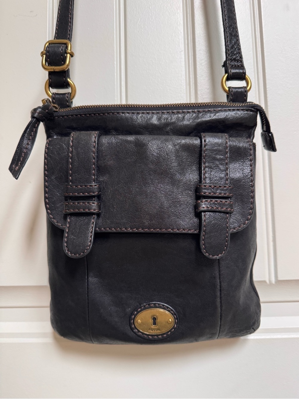 Fossil Maddox Black Leather Messenger Crossbody Bag. 9” by 9” by 1”